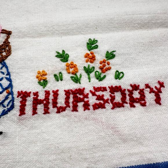 Vintage handmade TEA TOWEL embroidered cottagecore - THURSDAY - hand stitched - Picture 4 of 13